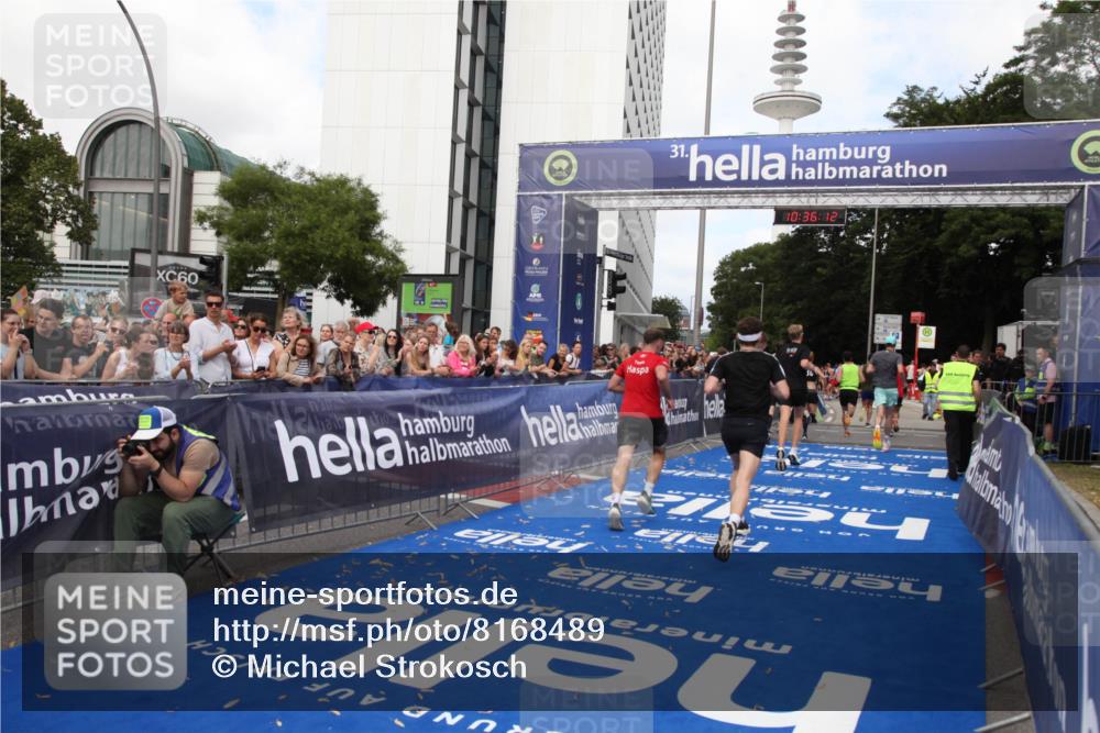 29.06.2025 - hella hamburg halbmarathon Michael Strokosch http://msf.ph/oto/8168489 29.06.2025 10:36:11 Ziel 2399, 6032, 6990, 9313, 10477, 12168, 12447, 12488, 13419, 14875, 17078, 17217, 17691, 18156, 18600 meine-sportfotos.de