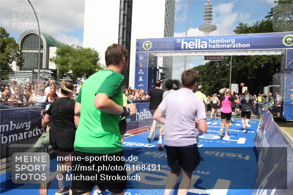 29.06.2025 - hella hamburg halbmarathon Michael Strokosch http://msf.ph/oto/8168491 29.06.2025 11:41:49 Ziel 3094, 3095, 3288, 3515, 4119, 4446, 5160, 6739, 8307, 9877, 10441, 10984, 11874, 13510, 15248, 15262, 15285, 15354, 15807, 17018, 17230, 18502, 18688 meine-sportfotos.de