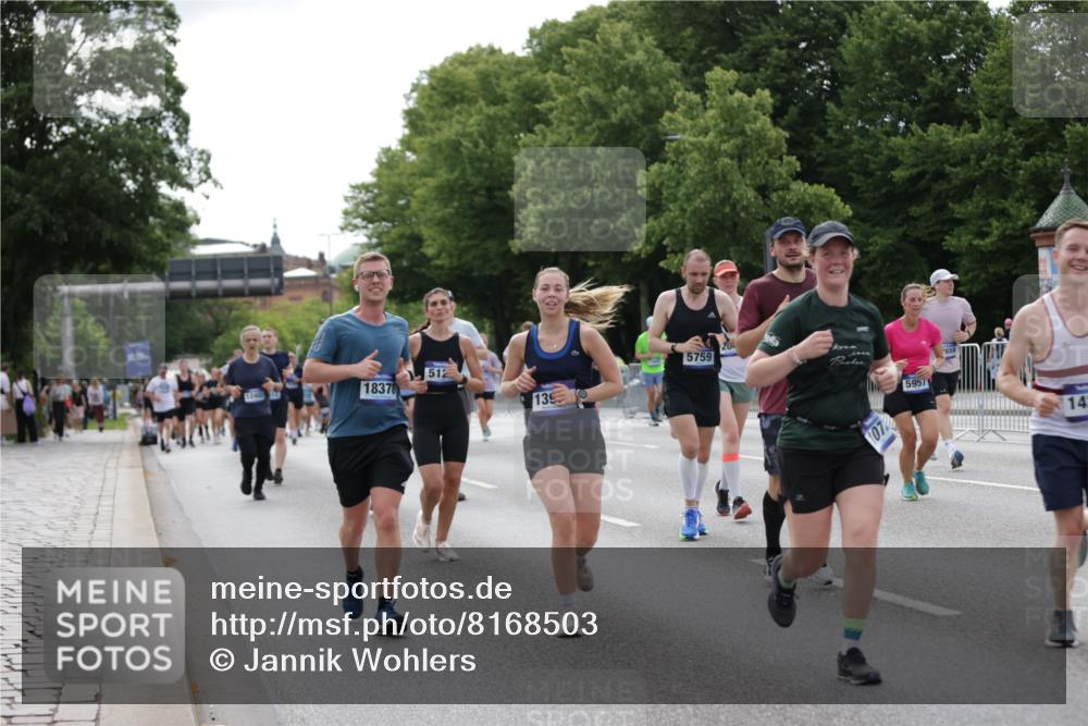 29.06.2025 - hella hamburg halbmarathon Jannik Wohlers http://msf.ph/oto/8168503 29.06.2025 10:21:11 Lombardsbrücke 1072, 1401, 1668, 2815, 3770, 3817, 3825, 3826, 4375, 4376, 4697, 4786, 5122, 5412, 5759, 5957, 6086, 6103, 7375, 7612, 7781, 8095, 8286, 8896, 9100, 9369, 9483, 9499, 9532, 9624, 10374, 10874, 10921, 12018, 12041, 12368, 12402, 12659, 13093, 13584, 13604, 13937, 14118, 14278, 14664, 15267, 15404, 15603, 15869, 16045, 16107, 17799, 17903, 17932, 18378, 18851, 19012 meine-sportfotos.de