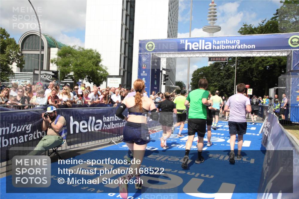 29.06.2025 - hella hamburg halbmarathon Michael Strokosch http://msf.ph/oto/8168522 29.06.2025 11:41:50 Ziel 3094, 3095, 3288, 3515, 4119, 4446, 5160, 6739, 9877, 11766, 11874, 13510, 15248, 15262, 15285, 15354, 15807, 17018, 17230, 18502, 18688 meine-sportfotos.de