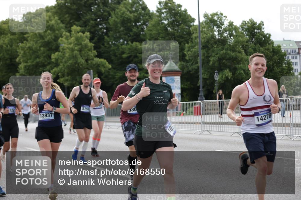 29.06.2025 - hella hamburg halbmarathon Jannik Wohlers http://msf.ph/oto/8168550 29.06.2025 10:21:11 Lombardsbrücke 1072, 1401, 1668, 2815, 3770, 3817, 3825, 3826, 4375, 4376, 4697, 4786, 5122, 5412, 5759, 5957, 6086, 6103, 7375, 7612, 7781, 8095, 8286, 8896, 9100, 9369, 9483, 9499, 9532, 9624, 10374, 10874, 10921, 12018, 12041, 12368, 12402, 12659, 13093, 13584, 13604, 13937, 14118, 14278, 14664, 15267, 15404, 15603, 15869, 16045, 16107, 17799, 17903, 17932, 18378, 18851, 19012 meine-sportfotos.de