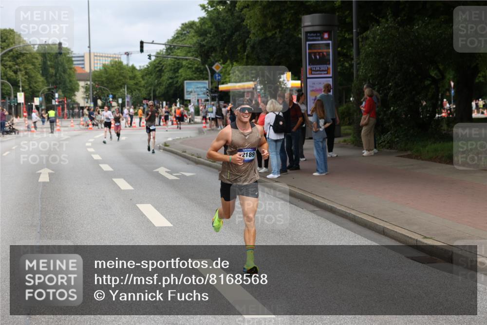 29.06.2025 - hella hamburg halbmarathon Yannick Fuchs http://msf.ph/oto/8168568 29.06.2025 10:23:28 20KM 1953, 2604, 3075, 7389, 10222, 12189, 12529, 13383, 14140, 15883, 17488 meine-sportfotos.de
