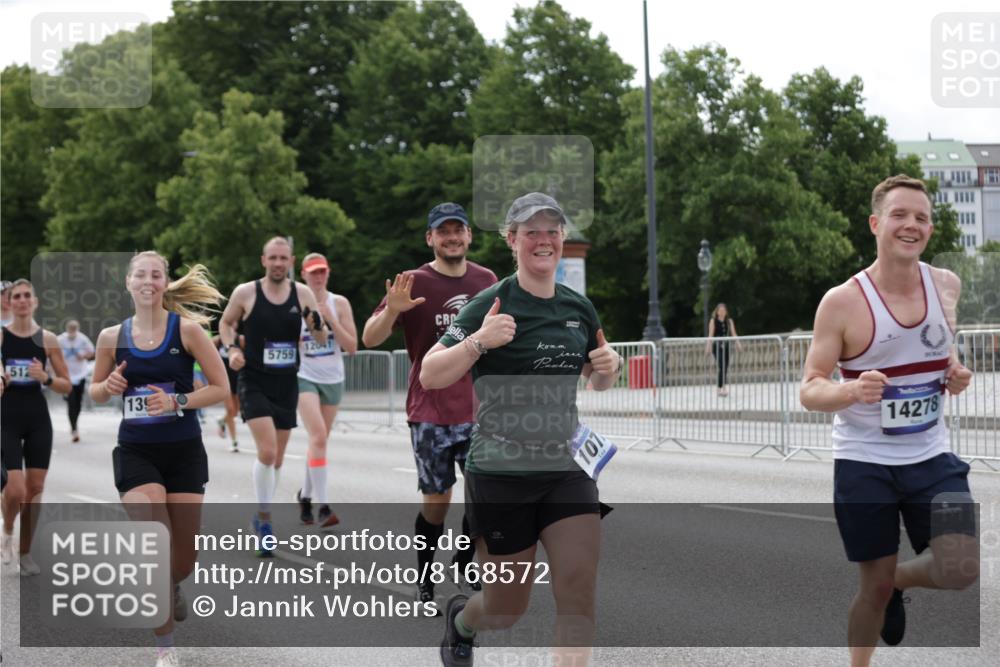 29.06.2025 - hella hamburg halbmarathon Jannik Wohlers http://msf.ph/oto/8168572 29.06.2025 10:21:12 Lombardsbrücke 1072, 1401, 1668, 3770, 3817, 3825, 3826, 4375, 4376, 4697, 4786, 5122, 5412, 5759, 5957, 6086, 6103, 6475, 7375, 7612, 7781, 8095, 8286, 8715, 8896, 9100, 9369, 9483, 9499, 9532, 9624, 10374, 10874, 10921, 12018, 12041, 12368, 12402, 12659, 13093, 13584, 13604, 13937, 14118, 14278, 15267, 15404, 15603, 15869, 16045, 16107, 17799, 17903, 17932, 18378, 18851, 19012 meine-sportfotos.de