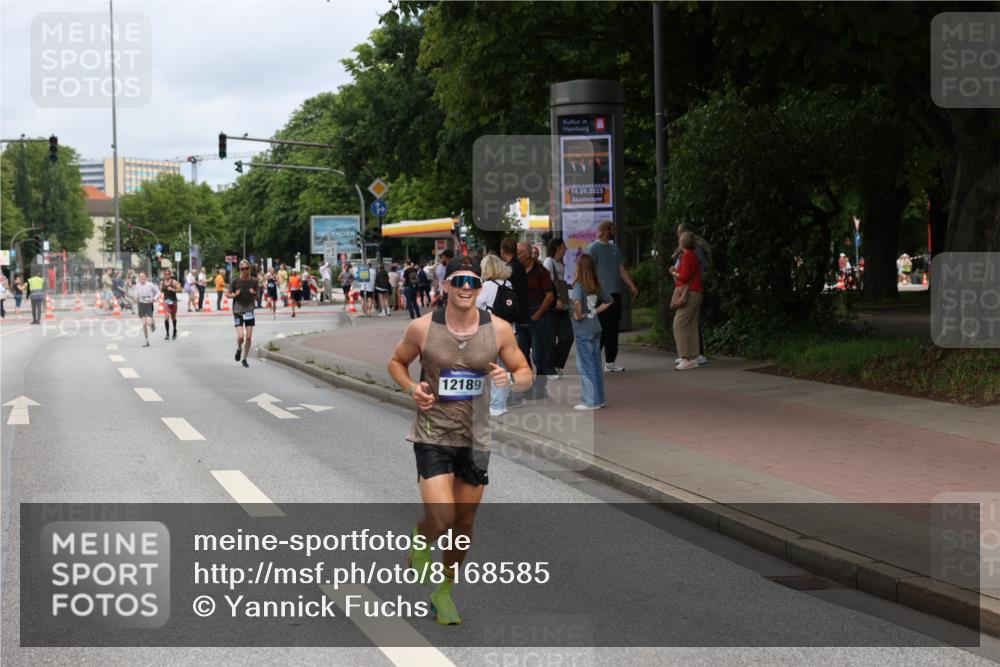 29.06.2025 - hella hamburg halbmarathon Yannick Fuchs http://msf.ph/oto/8168585 29.06.2025 10:23:28 20KM 1953, 2604, 3075, 7389, 10222, 12189, 12529, 13383, 14140, 15883, 17488 meine-sportfotos.de