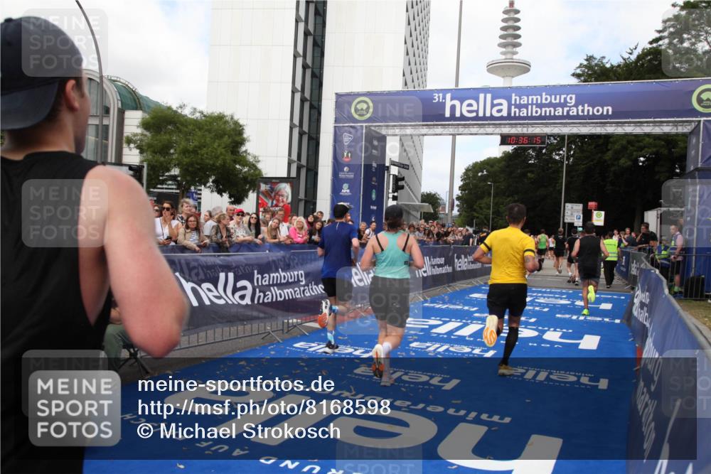 29.06.2025 - hella hamburg halbmarathon Michael Strokosch http://msf.ph/oto/8168598 29.06.2025 10:36:14 Ziel 2774, 6032, 6990, 12168, 12447, 12488, 14601, 14875, 15115, 17078, 17329, 17691, 18600 meine-sportfotos.de