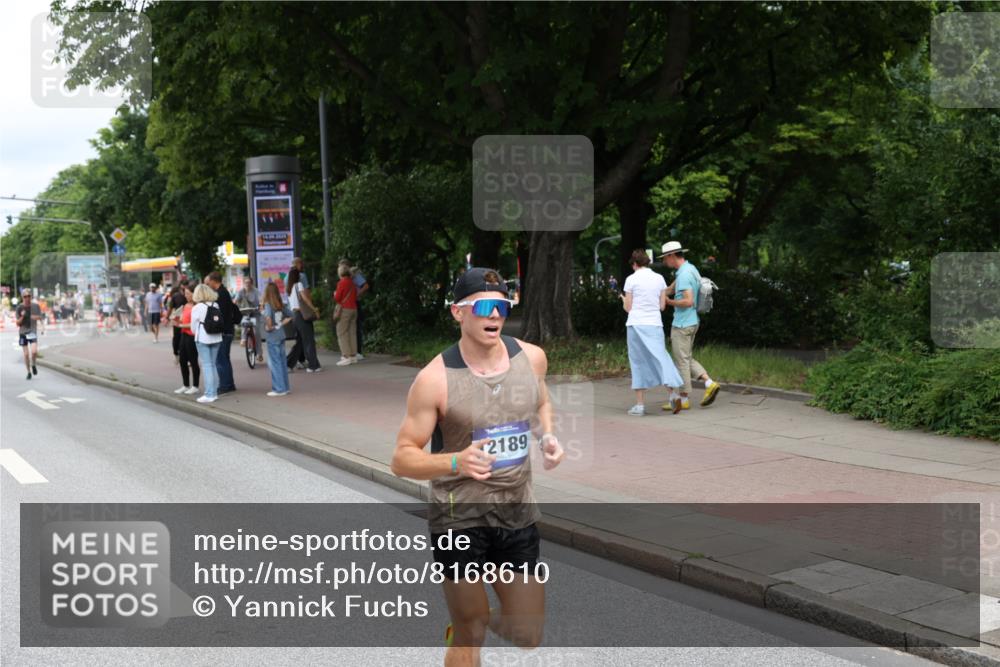 29.06.2025 - hella hamburg halbmarathon Yannick Fuchs http://msf.ph/oto/8168610 29.06.2025 10:23:29 20KM 1953, 2604, 3075, 3968, 7389, 10222, 12189, 12529, 13383, 14140, 15655, 15883, 17374, 17488 meine-sportfotos.de