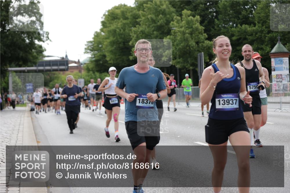 29.06.2025 - hella hamburg halbmarathon Jannik Wohlers http://msf.ph/oto/8168616 29.06.2025 10:21:12 Lombardsbrücke 1072, 1401, 1668, 3770, 3817, 3825, 3826, 4375, 4376, 4697, 4786, 5122, 5412, 5759, 5957, 6086, 6103, 6475, 7375, 7612, 7781, 8095, 8286, 8715, 8896, 9100, 9369, 9483, 9499, 9532, 9624, 10374, 10874, 10921, 12018, 12041, 12368, 12402, 12659, 13093, 13584, 13604, 13937, 14118, 14278, 15267, 15404, 15603, 15869, 16045, 16107, 17799, 17903, 17932, 18378, 18851, 19012 meine-sportfotos.de