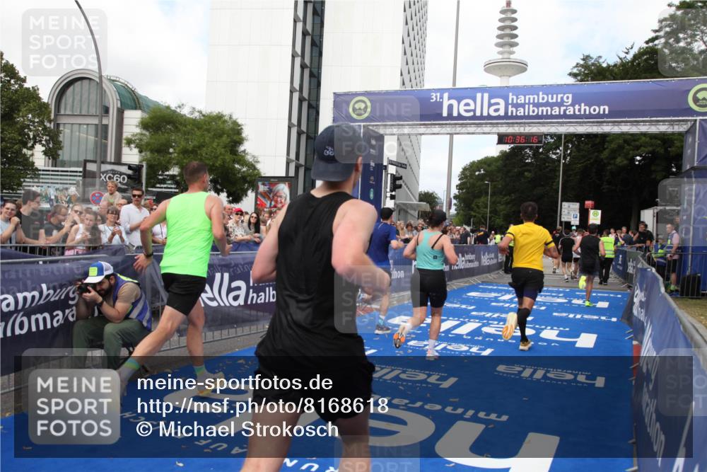 29.06.2025 - hella hamburg halbmarathon Michael Strokosch http://msf.ph/oto/8168618 29.06.2025 10:36:15 Ziel 2774, 6032, 6990, 12447, 13991, 14601, 14875, 15115, 17078, 17329, 17691, 18600 meine-sportfotos.de