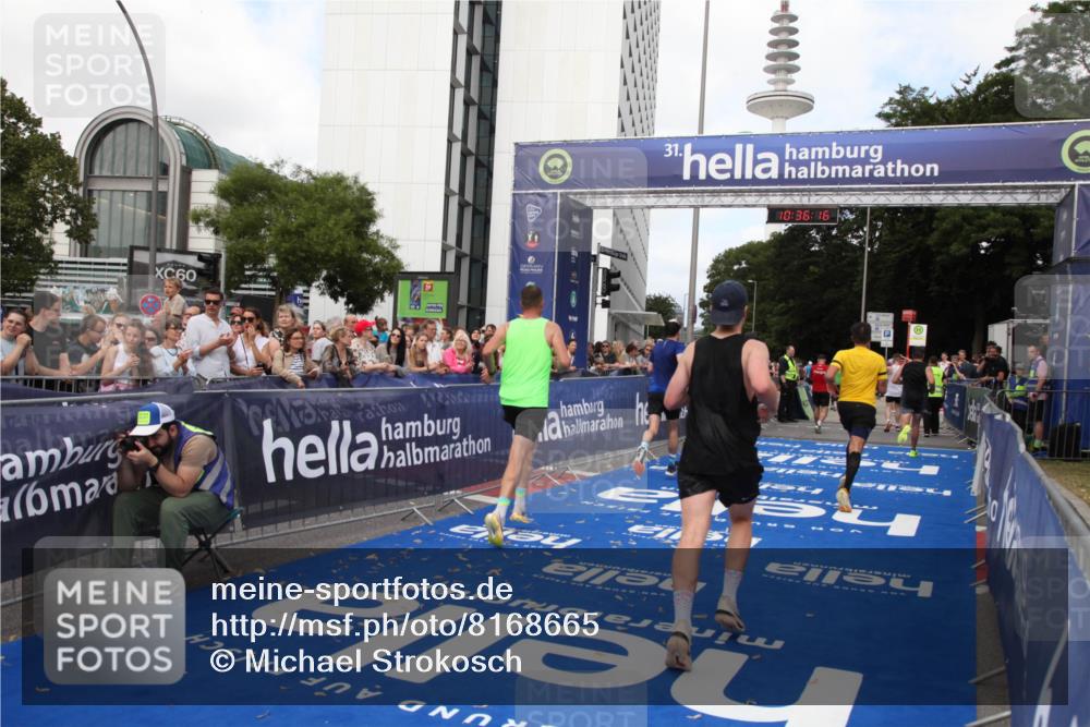 29.06.2025 - hella hamburg halbmarathon Michael Strokosch http://msf.ph/oto/8168665 29.06.2025 10:36:15 Ziel 2774, 6032, 6990, 12447, 13991, 14601, 14875, 15115, 17078, 17329, 17691, 18600 meine-sportfotos.de