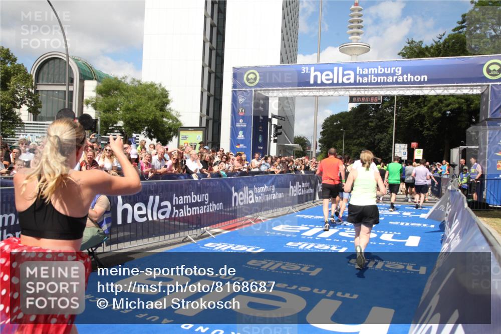 29.06.2025 - hella hamburg halbmarathon Michael Strokosch http://msf.ph/oto/8168687 29.06.2025 11:41:54 Ziel 1791, 3094, 3095, 3288, 3515, 4119, 4446, 5160, 6920, 9877, 11209, 11766, 11874, 13069, 13510, 14735, 14871, 15262, 15285, 15354, 17230, 18502, 18688 meine-sportfotos.de
