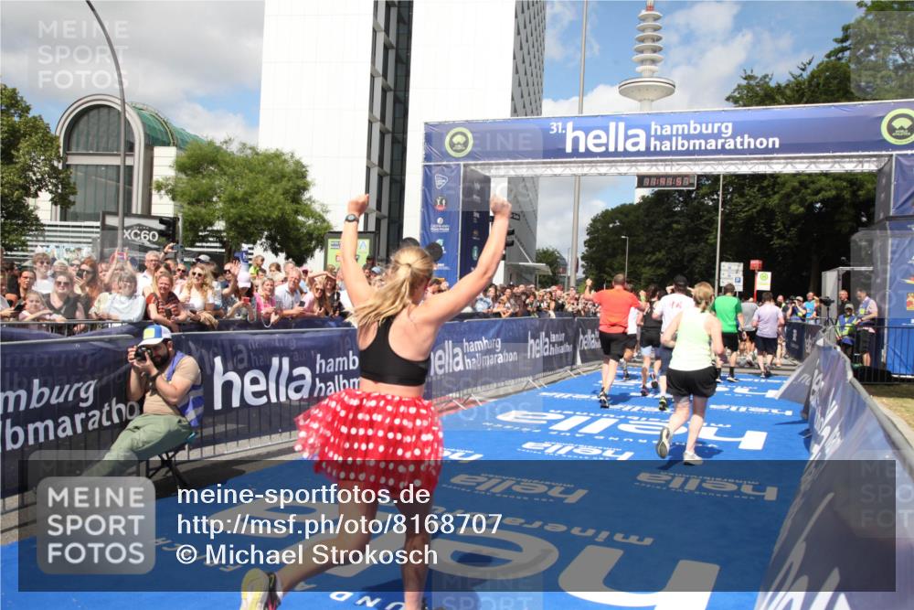29.06.2025 - hella hamburg halbmarathon Michael Strokosch http://msf.ph/oto/8168707 29.06.2025 11:41:55 Ziel 1791, 3094, 3095, 3288, 3515, 3990, 4119, 4446, 5160, 6920, 9877, 11209, 11766, 13069, 14735, 14871, 15262, 15285, 15354, 17230, 18688 meine-sportfotos.de