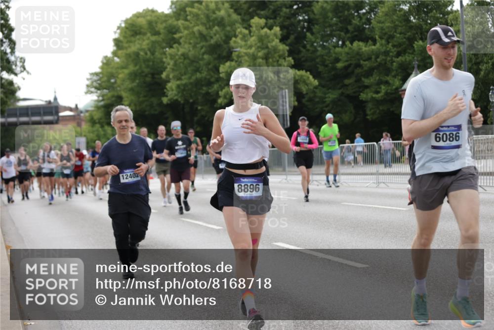 29.06.2025 - hella hamburg halbmarathon Jannik Wohlers http://msf.ph/oto/8168718 29.06.2025 10:21:15 Lombardsbrücke 1072, 1401, 1668, 2172, 2529, 3770, 3825, 3826, 4289, 4375, 4376, 4697, 4786, 5122, 5412, 5759, 5957, 6086, 6103, 6475, 6805, 7612, 7672, 8286, 8715, 8896, 9369, 9483, 9499, 9532, 10019, 10374, 10874, 12041, 12368, 12402, 12659, 13093, 13584, 13604, 13937, 14118, 14278, 15404, 15603, 15869, 16045, 17903, 17932, 18378, 18439, 18851 meine-sportfotos.de