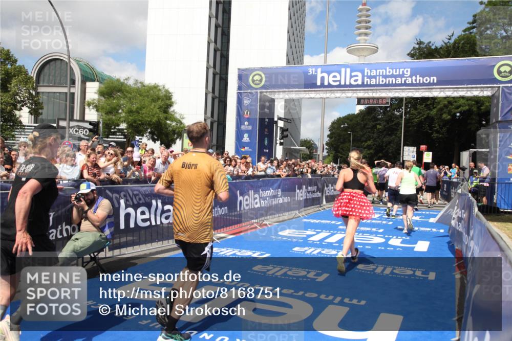 29.06.2025 - hella hamburg halbmarathon Michael Strokosch http://msf.ph/oto/8168751 29.06.2025 11:41:56 Ziel 1791, 3094, 3095, 3288, 3990, 4446, 5160, 6920, 9877, 11209, 11766, 13069, 14735, 14871, 15354, 16710, 17230, 18688 meine-sportfotos.de