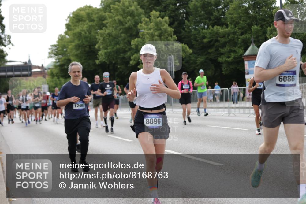 29.06.2025 - hella hamburg halbmarathon Jannik Wohlers http://msf.ph/oto/8168763 29.06.2025 10:21:15 Lombardsbrücke 1072, 1401, 1668, 2172, 2529, 3770, 3825, 3826, 4289, 4375, 4376, 4697, 4786, 5122, 5412, 5759, 5957, 6086, 6103, 6475, 6805, 7612, 7672, 8286, 8715, 8896, 9369, 9483, 9499, 9532, 10019, 10374, 10874, 12041, 12368, 12402, 12659, 13093, 13584, 13604, 13937, 14118, 14278, 15404, 15603, 15869, 16045, 17903, 17932, 18378, 18439, 18851 meine-sportfotos.de