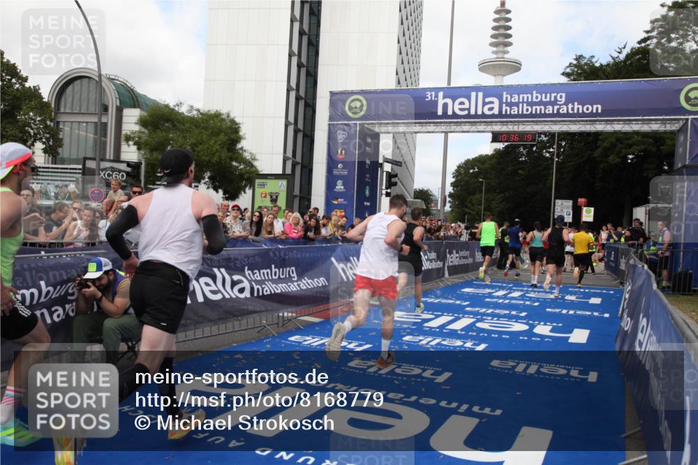 29.06.2025 - hella hamburg halbmarathon Michael Strokosch http://msf.ph/oto/8168779 29.06.2025 10:36:17 Ziel 2774, 6032, 6829, 6990, 6993, 12447, 13991, 14601, 15115, 15348, 17078, 17329, 17691, 18600 meine-sportfotos.de