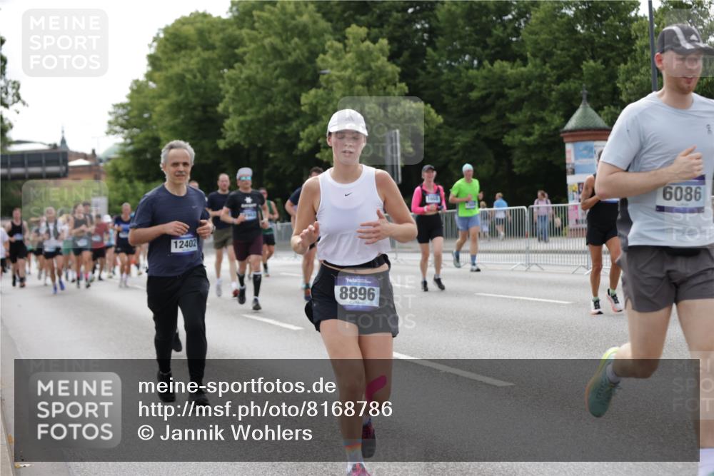 29.06.2025 - hella hamburg halbmarathon Jannik Wohlers http://msf.ph/oto/8168786 29.06.2025 10:21:15 Lombardsbrücke 1072, 1401, 1668, 2172, 2529, 3770, 3825, 3826, 4289, 4375, 4376, 4697, 4786, 5122, 5412, 5759, 5957, 6086, 6103, 6475, 6805, 7612, 7672, 8286, 8715, 8896, 9369, 9483, 9499, 9532, 10019, 10374, 10874, 12041, 12368, 12402, 12659, 13093, 13584, 13604, 13937, 14118, 14278, 15404, 15603, 15869, 16045, 17903, 17932, 18378, 18439, 18851 meine-sportfotos.de