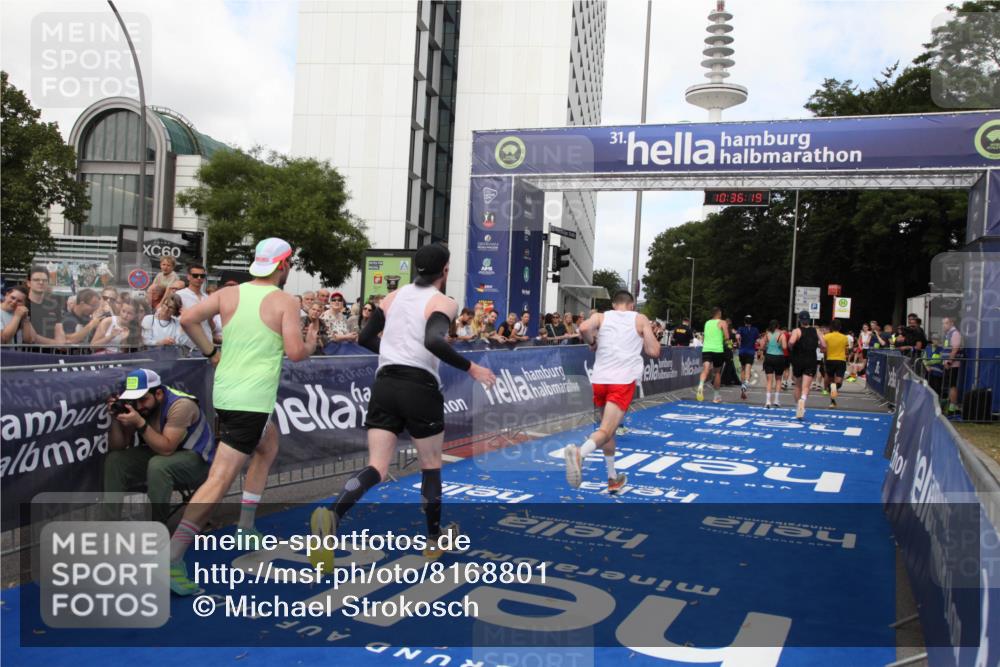 29.06.2025 - hella hamburg halbmarathon Michael Strokosch http://msf.ph/oto/8168801 29.06.2025 10:36:18 Ziel 2774, 6829, 6990, 6993, 12447, 13991, 14601, 15115, 15348, 17078, 17329, 17691, 18600 meine-sportfotos.de