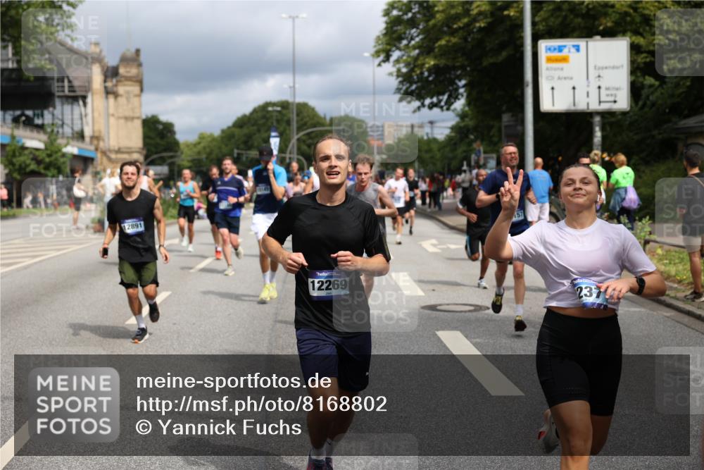 29.06.2025 - hella hamburg halbmarathon Yannick Fuchs http://msf.ph/oto/8168802 29.06.2025 10:40:57 20KM 1139, 2222, 2623, 3087, 4091, 4237, 4497, 5459, 6373, 6388, 6421, 6691, 6978, 7335, 8023, 8142, 8482, 8981, 9232, 9386, 9497, 9529, 9786, 9794, 10208, 10211, 11077, 11185, 11491, 11858, 12171, 12269, 12579, 12651, 12808, 12891, 13554, 13698, 13728, 13782, 13940, 14045, 14262, 14415, 14449, 14541, 14722, 15026, 15133, 15149, 15157, 15206, 15611, 15684, 15900, 16081, 16127, 16136, 16466, 16475, 17008, 17281, 17353, 17461, 17492, 17669, 17865, 17892, 18118 meine-sportfotos.de