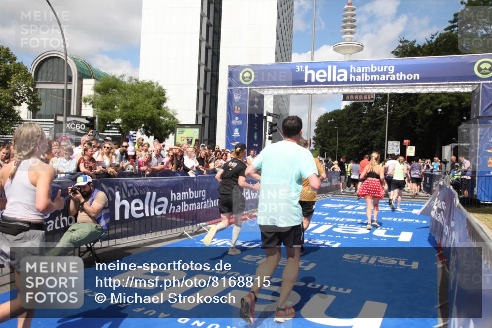 29.06.2025 - hella hamburg halbmarathon Michael Strokosch http://msf.ph/oto/8168815 29.06.2025 11:41:57 Ziel 1791, 3094, 3095, 3990, 6920, 8878, 9877, 11209, 11766, 13069, 14735, 14871, 15354, 16710, 17230, 18688 meine-sportfotos.de
