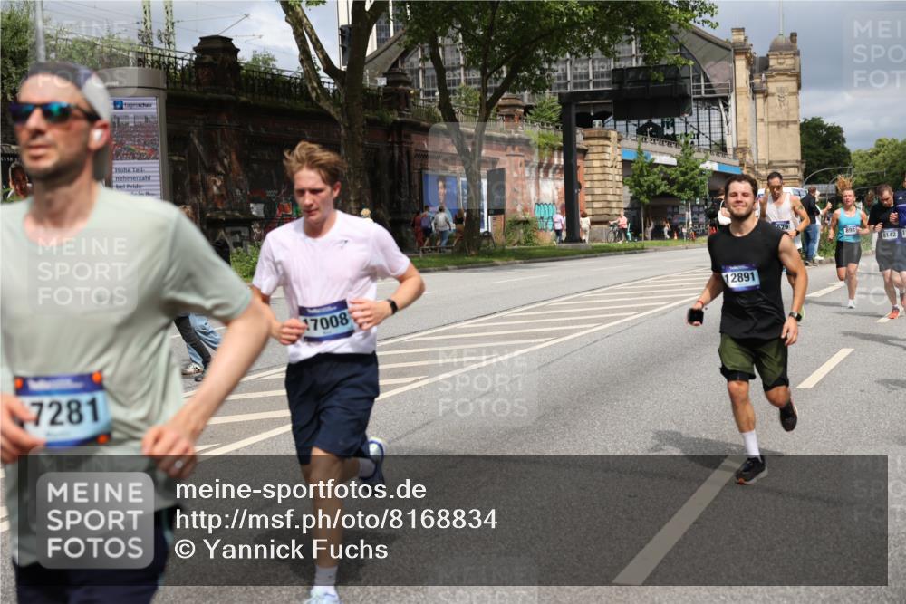 29.06.2025 - hella hamburg halbmarathon Yannick Fuchs http://msf.ph/oto/8168834 29.06.2025 10:40:58 20KM 1139, 2222, 2623, 3087, 4091, 4237, 4497, 5459, 6373, 6388, 6421, 6691, 6978, 7335, 8023, 8142, 8482, 8981, 9232, 9386, 9497, 9529, 9786, 9794, 10208, 10211, 11077, 11185, 11491, 11858, 12171, 12269, 12579, 12651, 12808, 12891, 13554, 13698, 13728, 13782, 13940, 14045, 14262, 14415, 14449, 14541, 14722, 15026, 15133, 15149, 15157, 15206, 15611, 15684, 15900, 16081, 16127, 16136, 16466, 16475, 17008, 17281, 17353, 17461, 17492, 17669, 17865, 17892, 18118 meine-sportfotos.de