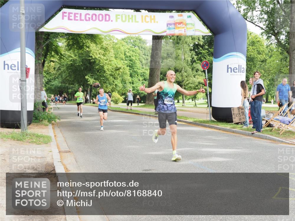 29.06.2025 - hella hamburg halbmarathon MichiJ http://msf.ph/oto/8168840 29.06.2025 10:14:45 Zwischen KM18-KM19 2892, 14506, 16361, 17752 meine-sportfotos.de