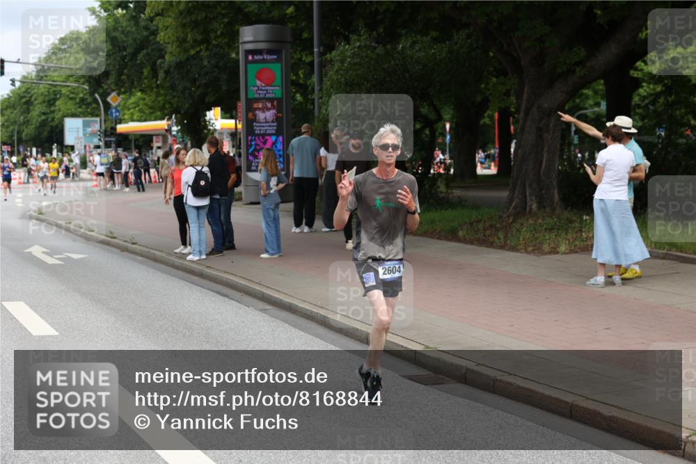 29.06.2025 - hella hamburg halbmarathon Yannick Fuchs http://msf.ph/oto/8168844 29.06.2025 10:23:35 20KM 1953, 2604, 3968, 6090, 7389, 10222, 12189, 14140, 15655, 15883, 16711, 17374, 17488 meine-sportfotos.de