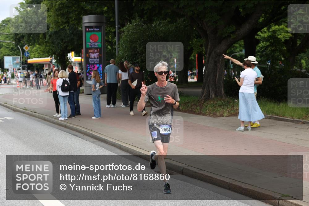 29.06.2025 - hella hamburg halbmarathon Yannick Fuchs http://msf.ph/oto/8168860 29.06.2025 10:23:35 20KM 1953, 2604, 3968, 6090, 7389, 10222, 12189, 14140, 15655, 15883, 16711, 17374, 17488 meine-sportfotos.de