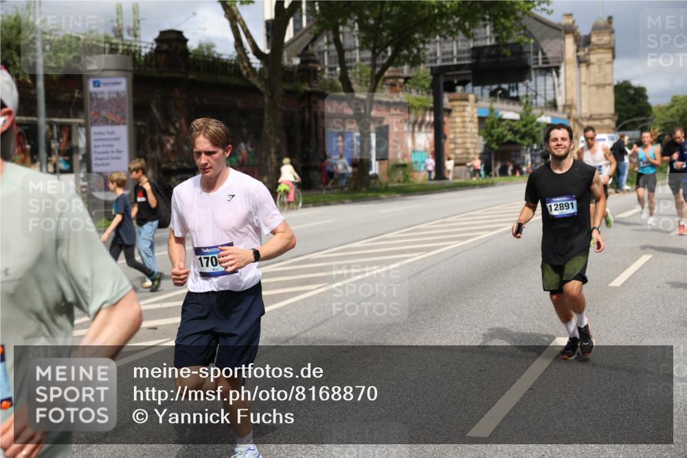 29.06.2025 - hella hamburg halbmarathon Yannick Fuchs http://msf.ph/oto/8168870 29.06.2025 10:40:58 20KM 1139, 2222, 2623, 3087, 4091, 4237, 4497, 5459, 6373, 6388, 6421, 6691, 6978, 7335, 8023, 8142, 8482, 8981, 9232, 9386, 9497, 9529, 9786, 9794, 10208, 10211, 11077, 11185, 11491, 11858, 12171, 12269, 12579, 12651, 12808, 12891, 13554, 13698, 13728, 13782, 13940, 14045, 14262, 14415, 14449, 14541, 14722, 15026, 15133, 15149, 15157, 15206, 15611, 15684, 15900, 16081, 16127, 16136, 16466, 16475, 17008, 17281, 17353, 17461, 17492, 17669, 17865, 17892, 18118 meine-sportfotos.de