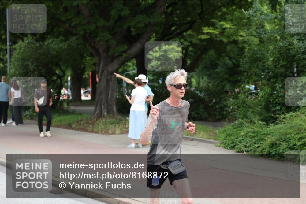 29.06.2025 - hella hamburg halbmarathon Yannick Fuchs http://msf.ph/oto/8168872 29.06.2025 10:23:36 20KM 1953, 2604, 3968, 6090, 7389, 10222, 12189, 14140, 15655, 15883, 16711, 17374, 17488 meine-sportfotos.de