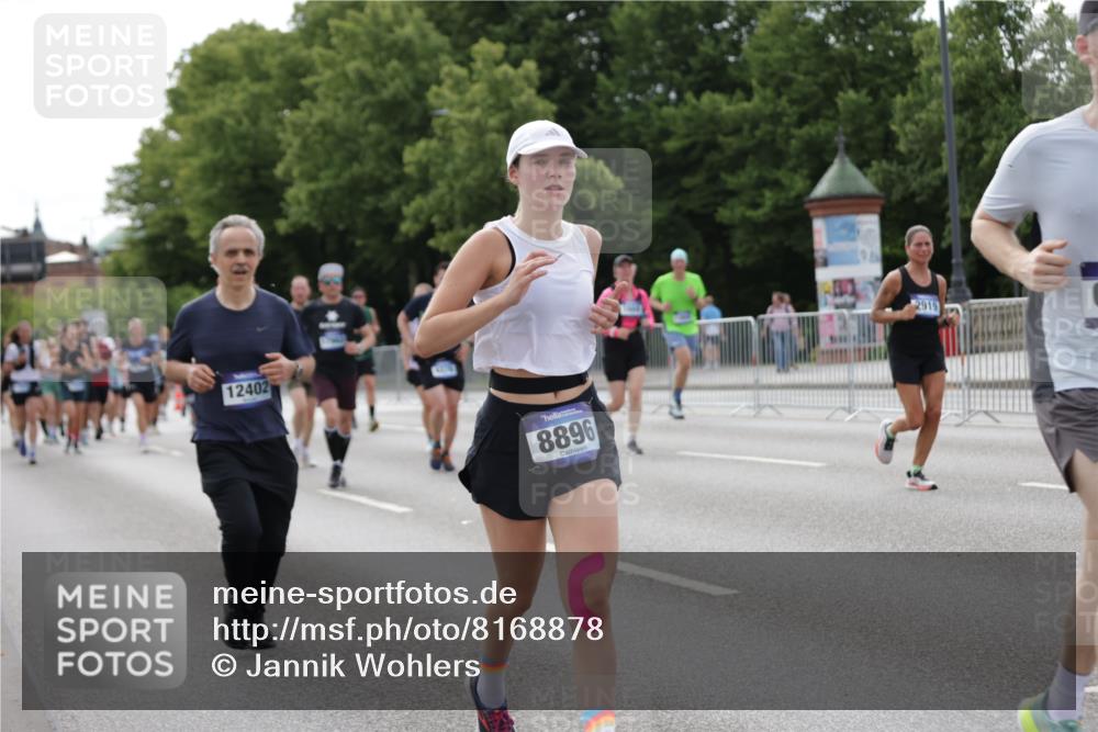 29.06.2025 - hella hamburg halbmarathon Jannik Wohlers http://msf.ph/oto/8168878 29.06.2025 10:21:16 Lombardsbrücke 1072, 1158, 1401, 1668, 2172, 2315, 2353, 2529, 3770, 3825, 3826, 4289, 4375, 4376, 4697, 4786, 5122, 5412, 5759, 5957, 6086, 6103, 6475, 6805, 7075, 7612, 7672, 8286, 8715, 8896, 9369, 9483, 9499, 9532, 9635, 10019, 10374, 10874, 11425, 12041, 12368, 12402, 12659, 13093, 13604, 13937, 14278, 15404, 15603, 15869, 16045, 17903, 17932, 18378, 18439, 18851 meine-sportfotos.de