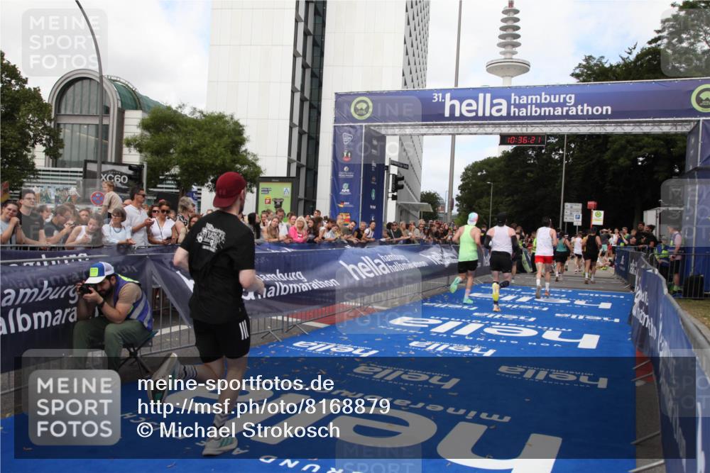 29.06.2025 - hella hamburg halbmarathon Michael Strokosch http://msf.ph/oto/8168879 29.06.2025 10:36:19 Ziel 2774, 6829, 6990, 6993, 12447, 13991, 14601, 15115, 15348, 16158, 17078, 17329, 17691 meine-sportfotos.de