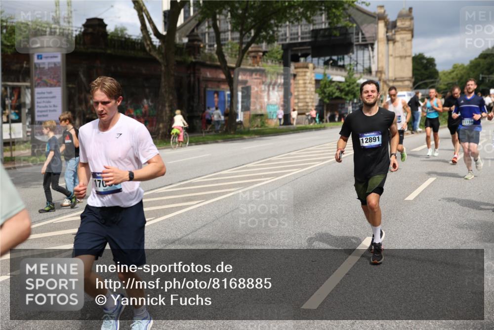 29.06.2025 - hella hamburg halbmarathon Yannick Fuchs http://msf.ph/oto/8168885 29.06.2025 10:40:58 20KM 1139, 2222, 2623, 3087, 4091, 4237, 4497, 5459, 6373, 6388, 6421, 6691, 6978, 7335, 8023, 8142, 8482, 8981, 9232, 9386, 9497, 9529, 9786, 9794, 10208, 10211, 11077, 11185, 11491, 11858, 12171, 12269, 12579, 12651, 12808, 12891, 13554, 13698, 13728, 13782, 13940, 14045, 14262, 14415, 14449, 14541, 14722, 15026, 15133, 15149, 15157, 15206, 15611, 15684, 15900, 16081, 16127, 16136, 16466, 16475, 17008, 17281, 17353, 17461, 17492, 17669, 17865, 17892, 18118 meine-sportfotos.de