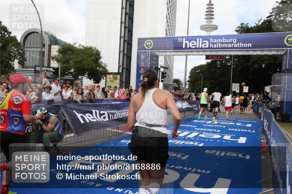 29.06.2025 - hella hamburg halbmarathon Michael Strokosch http://msf.ph/oto/8168886 29.06.2025 10:36:20 Ziel 2774, 6829, 6993, 13991, 14601, 15115, 15348, 16158, 17329, 17691 meine-sportfotos.de