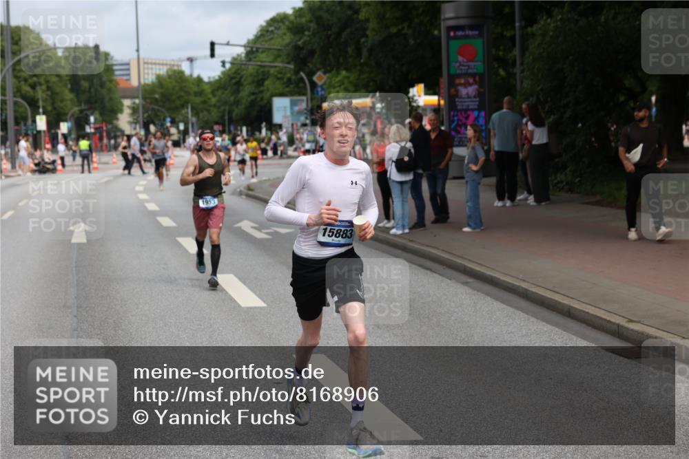 29.06.2025 - hella hamburg halbmarathon Yannick Fuchs http://msf.ph/oto/8168906 29.06.2025 10:23:37 20KM 1953, 2604, 3968, 6090, 7389, 10222, 12189, 14140, 15655, 15883, 16711, 17374, 17488 meine-sportfotos.de