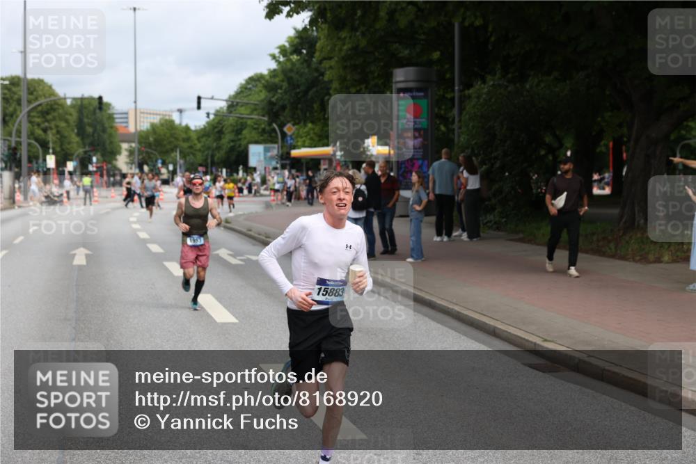 29.06.2025 - hella hamburg halbmarathon Yannick Fuchs http://msf.ph/oto/8168920 29.06.2025 10:23:37 20KM 1953, 2604, 3968, 6090, 7389, 10222, 12189, 14140, 15655, 15883, 16711, 17374, 17488 meine-sportfotos.de
