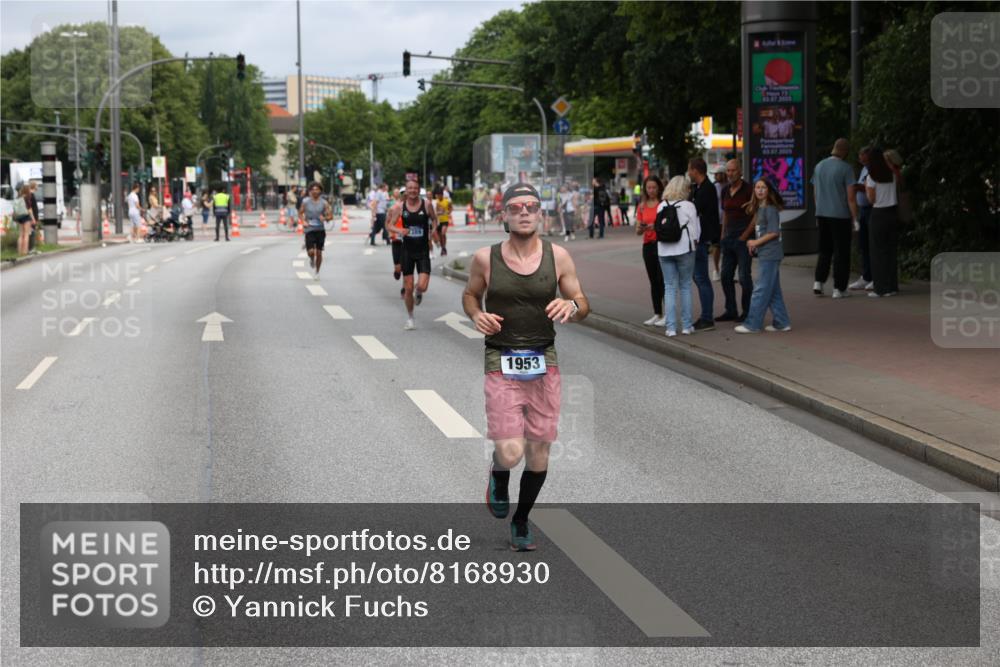 29.06.2025 - hella hamburg halbmarathon Yannick Fuchs http://msf.ph/oto/8168930 29.06.2025 10:23:38 20KM 1953, 2604, 3968, 6090, 7389, 10222, 12189, 14140, 15655, 15883, 16711, 17374, 17488 meine-sportfotos.de