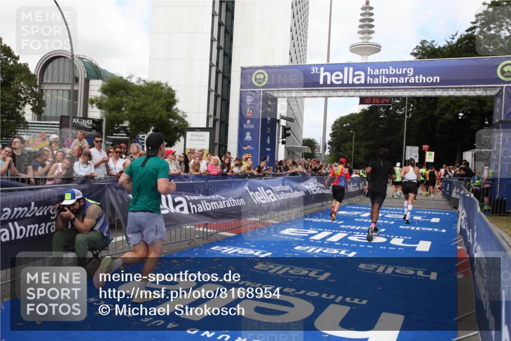 29.06.2025 - hella hamburg halbmarathon Michael Strokosch http://msf.ph/oto/8168954 29.06.2025 10:36:23 Ziel 6829, 6993, 12051, 13991, 14075, 15348, 16158, 17192 meine-sportfotos.de