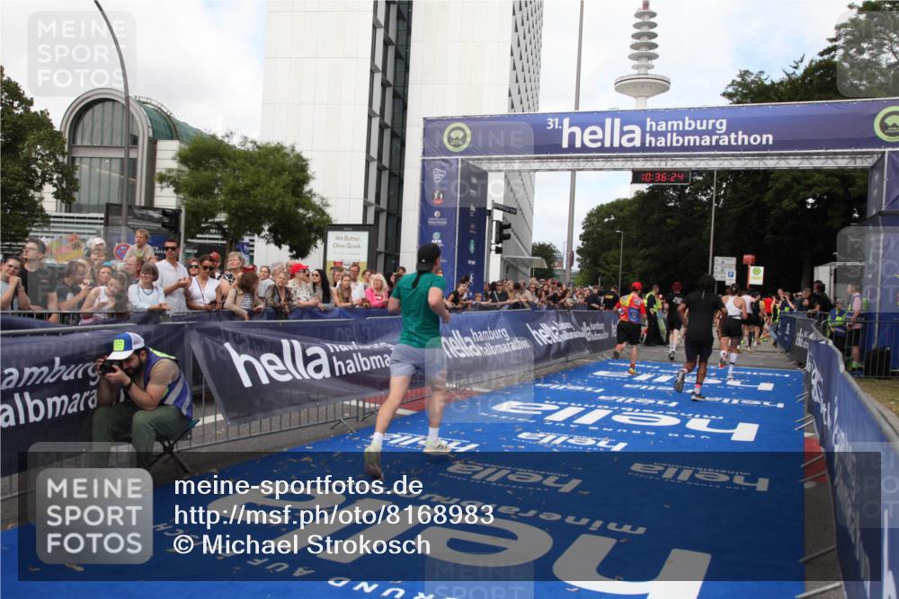 29.06.2025 - hella hamburg halbmarathon Michael Strokosch http://msf.ph/oto/8168983 29.06.2025 10:36:23 Ziel 6829, 6993, 12051, 13991, 14075, 15348, 16158, 17192 meine-sportfotos.de