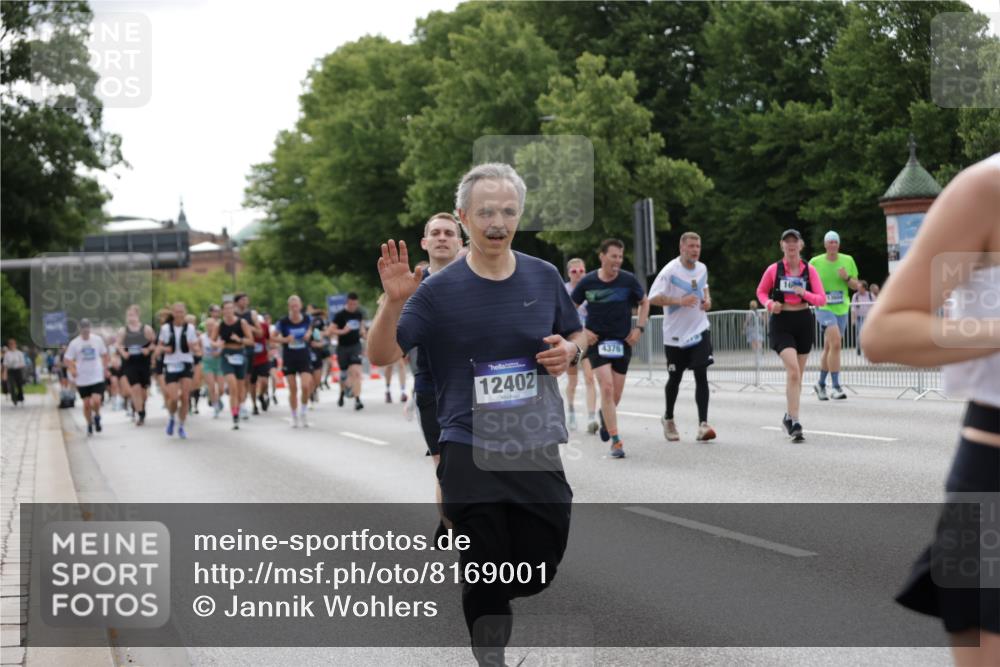 29.06.2025 - hella hamburg halbmarathon Jannik Wohlers http://msf.ph/oto/8169001 29.06.2025 10:21:16 Lombardsbrücke 1072, 1158, 1401, 1668, 2172, 2315, 2353, 2529, 3770, 3825, 3826, 4289, 4375, 4376, 4697, 4786, 5122, 5412, 5759, 5957, 6086, 6103, 6475, 6805, 7075, 7612, 7672, 8286, 8715, 8896, 9369, 9483, 9499, 9532, 9635, 10019, 10374, 10874, 11425, 12041, 12368, 12402, 12659, 13093, 13604, 13937, 14278, 15404, 15603, 15869, 16045, 17903, 17932, 18378, 18439, 18851 meine-sportfotos.de