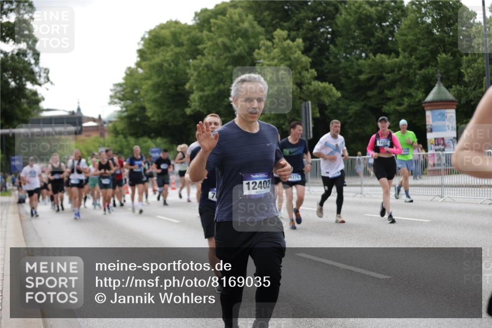 29.06.2025 - hella hamburg halbmarathon Jannik Wohlers http://msf.ph/oto/8169035 29.06.2025 10:21:17 Lombardsbrücke 1072, 1158, 1191, 1250, 1668, 1958, 2172, 2315, 2353, 2529, 3770, 3825, 3826, 4289, 4375, 4376, 4697, 5122, 5412, 5759, 5957, 6086, 6103, 6475, 6805, 7075, 7612, 7672, 8286, 8715, 8896, 9369, 9483, 9499, 9532, 9635, 10019, 10374, 10874, 11424, 11425, 12041, 12402, 12659, 13093, 13604, 13937, 14278, 15404, 15869, 16045, 17903, 17932, 18378, 18439, 18851 meine-sportfotos.de