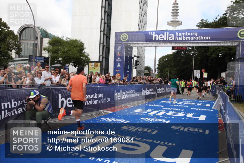 29.06.2025 - hella hamburg halbmarathon Michael Strokosch http://msf.ph/oto/8169084 29.06.2025 10:36:25 Ziel 6829, 6993, 8084, 11304, 12051, 14075, 15348, 16158, 17192 meine-sportfotos.de