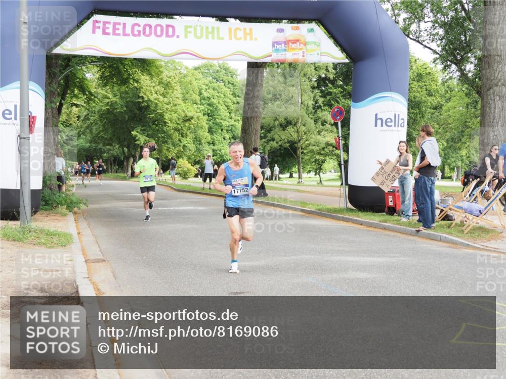29.06.2025 - hella hamburg halbmarathon MichiJ http://msf.ph/oto/8169086 29.06.2025 10:14:47 Zwischen KM18-KM19 5612, 14506, 17752 meine-sportfotos.de