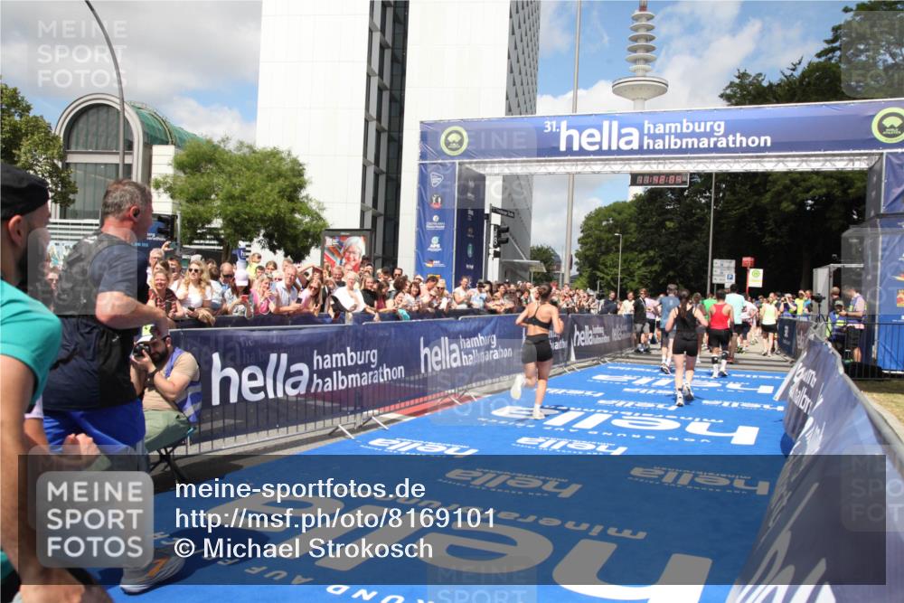 29.06.2025 - hella hamburg halbmarathon Michael Strokosch http://msf.ph/oto/8169101 29.06.2025 11:42:02 Ziel 1596, 1791, 3990, 6920, 7040, 7382, 7517, 8878, 10996, 11209, 11331, 11972, 13069, 15226, 16710, 17037 meine-sportfotos.de