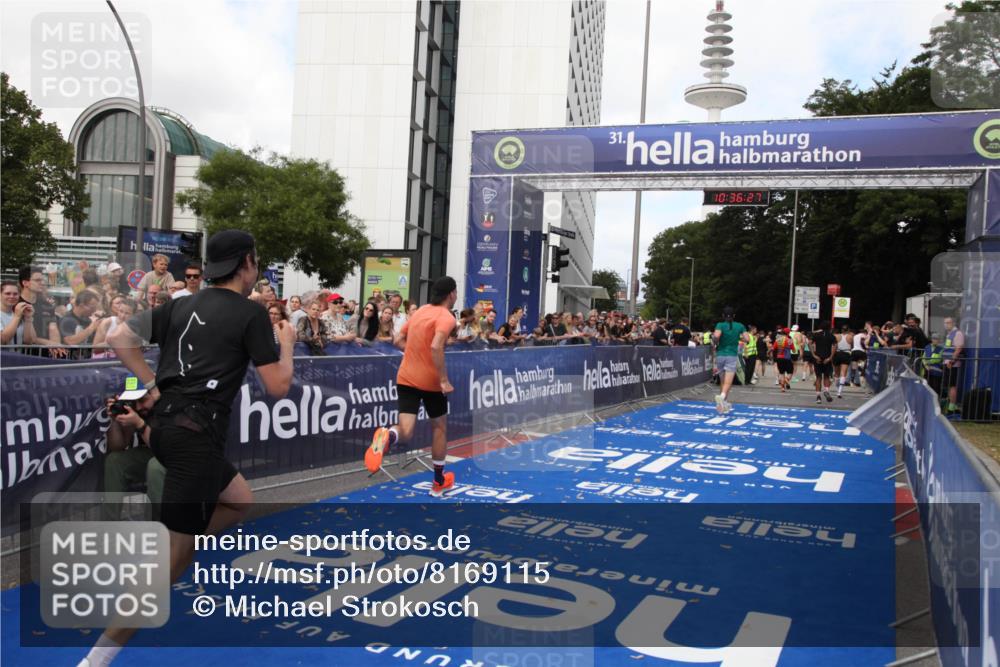 29.06.2025 - hella hamburg halbmarathon Michael Strokosch http://msf.ph/oto/8169115 29.06.2025 10:36:26 Ziel 8084, 11304, 12051, 14075, 15348, 16158, 17192, 18062 meine-sportfotos.de