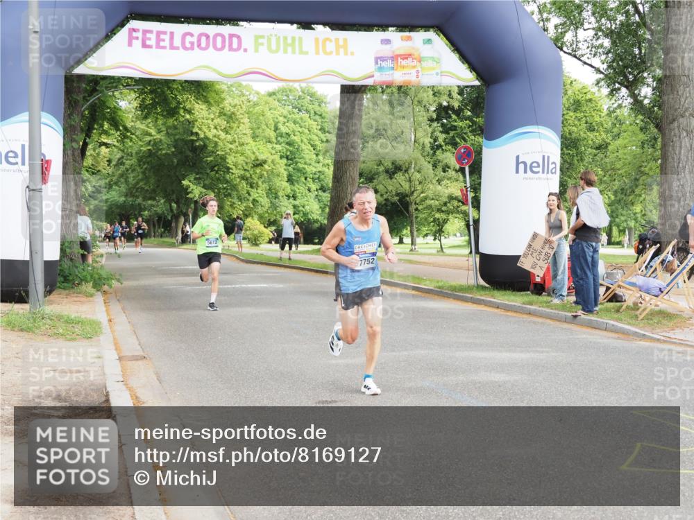 29.06.2025 - hella hamburg halbmarathon MichiJ http://msf.ph/oto/8169127 29.06.2025 10:14:47 Zwischen KM18-KM19 5612, 14506, 17752 meine-sportfotos.de