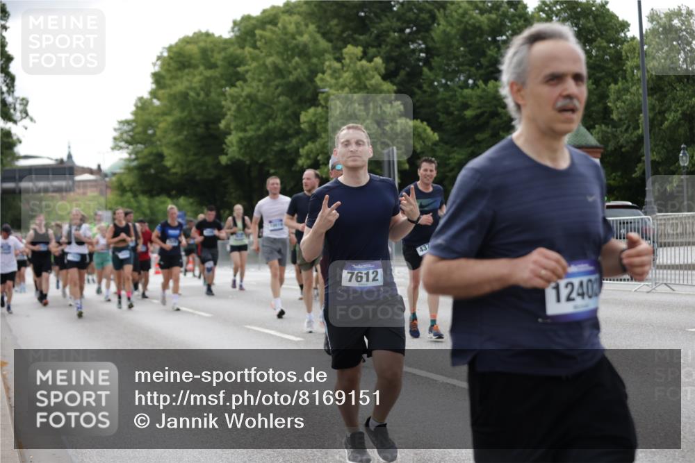 29.06.2025 - hella hamburg halbmarathon Jannik Wohlers http://msf.ph/oto/8169151 29.06.2025 10:21:17 Lombardsbrücke 1072, 1158, 1191, 1250, 1668, 1958, 2172, 2315, 2353, 2529, 3770, 3825, 3826, 4289, 4375, 4376, 4697, 5122, 5412, 5759, 5957, 6086, 6103, 6475, 6805, 7075, 7612, 7672, 8286, 8715, 8896, 9369, 9483, 9499, 9532, 9635, 10019, 10374, 10874, 11424, 11425, 12041, 12402, 12659, 13093, 13604, 13937, 14278, 15404, 15869, 16045, 17903, 17932, 18378, 18439, 18851 meine-sportfotos.de
