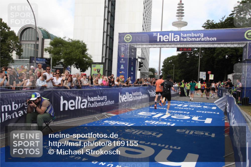29.06.2025 - hella hamburg halbmarathon Michael Strokosch http://msf.ph/oto/8169155 29.06.2025 10:36:27 Ziel 8084, 10404, 10852, 11304, 12051, 12916, 14075, 16158, 17192, 18062 meine-sportfotos.de