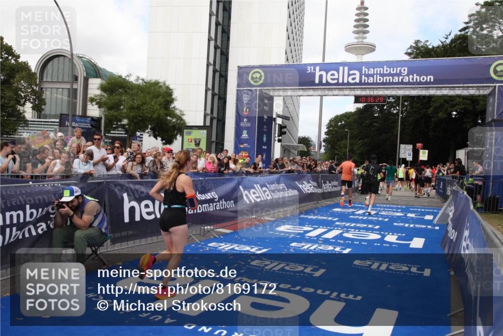 29.06.2025 - hella hamburg halbmarathon Michael Strokosch http://msf.ph/oto/8169172 29.06.2025 10:36:28 Ziel 8084, 10404, 10680, 10852, 11304, 12051, 12916, 14075, 16158, 17192, 18062 meine-sportfotos.de