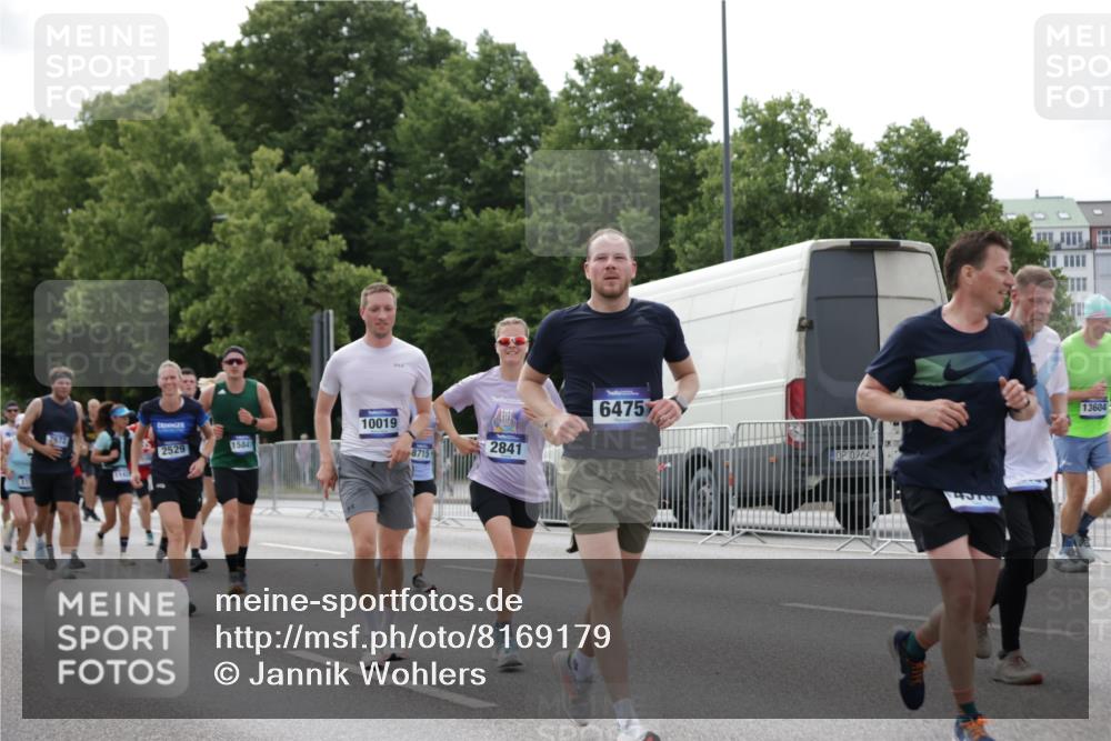 29.06.2025 - hella hamburg halbmarathon Jannik Wohlers http://msf.ph/oto/8169179 29.06.2025 10:21:20 Lombardsbrücke 1072, 1158, 1191, 1250, 1668, 1958, 2172, 2315, 2353, 2529, 3770, 3995, 4289, 4375, 4376, 4697, 5122, 5412, 5759, 5957, 6086, 6475, 6805, 7075, 7612, 7672, 8286, 8715, 8896, 8959, 9326, 9369, 9483, 9532, 9635, 10019, 10125, 10787, 10874, 11424, 11425, 12041, 12402, 12659, 13604, 13937, 14278, 15104, 15869, 16045, 16762, 16781, 17903, 17932, 18378, 18439, 18851, 19099 meine-sportfotos.de