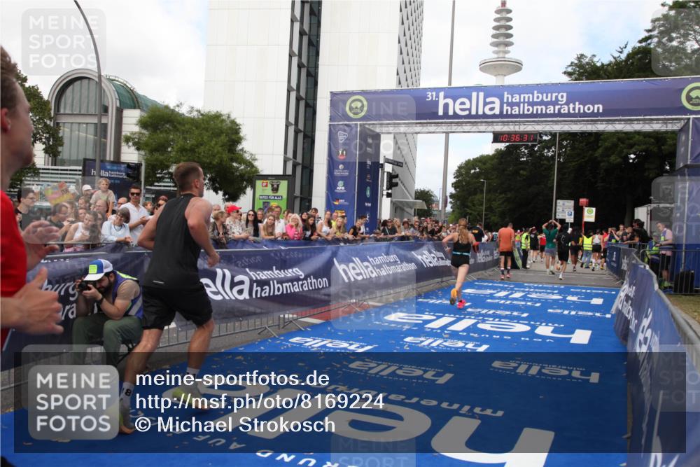 29.06.2025 - hella hamburg halbmarathon Michael Strokosch http://msf.ph/oto/8169224 29.06.2025 10:36:29 Ziel 8084, 9296, 10404, 10680, 10852, 11304, 12051, 12916, 14075, 17192, 18062 meine-sportfotos.de